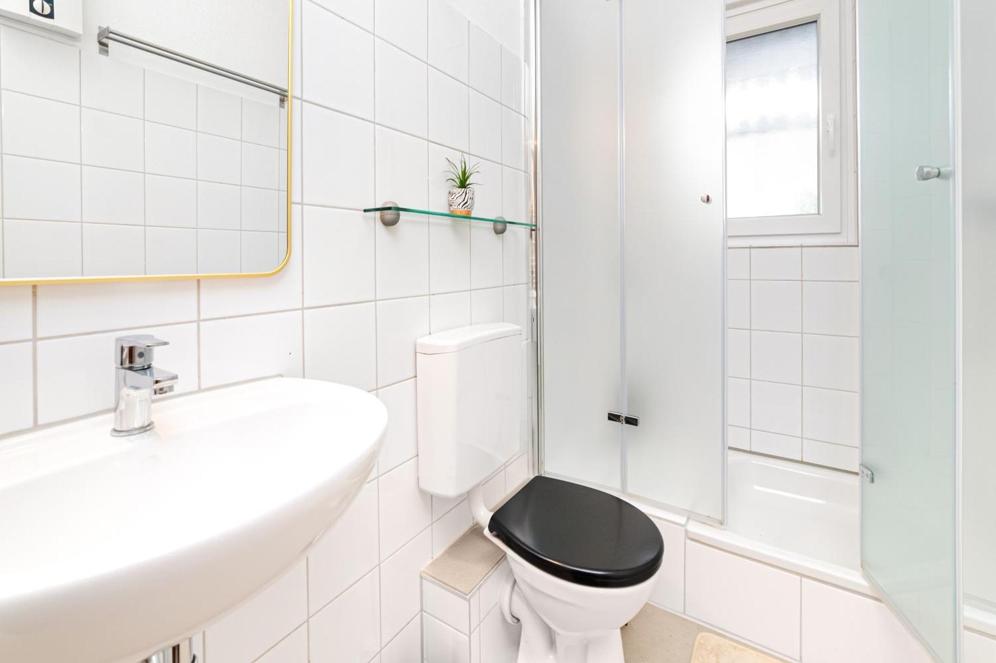 Smart Home - Essen - Perfect For 5 Guests! Central - Balcony - Netflix - Free Parking Zone Exterior foto