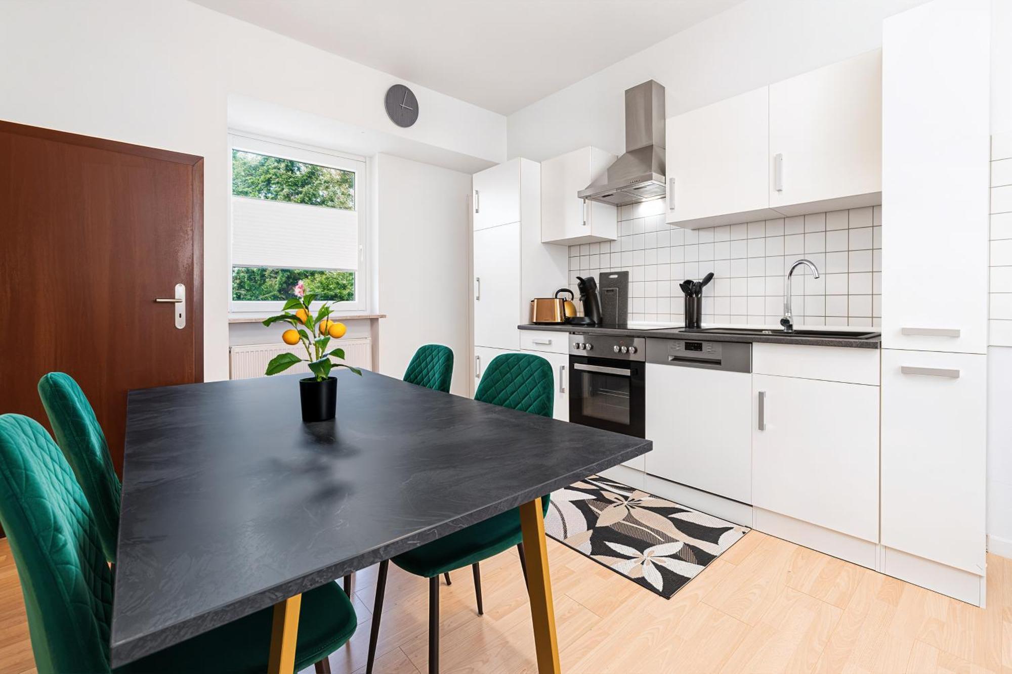 Smart Home - Essen - Perfect For 5 Guests! Central - Balcony - Netflix - Free Parking Zone Exterior foto